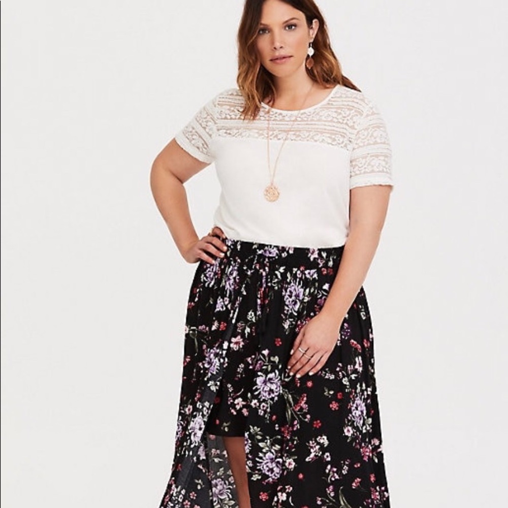 Torrid BLACK FLORAL GAUZE OVERSKIRT SHORT NWT